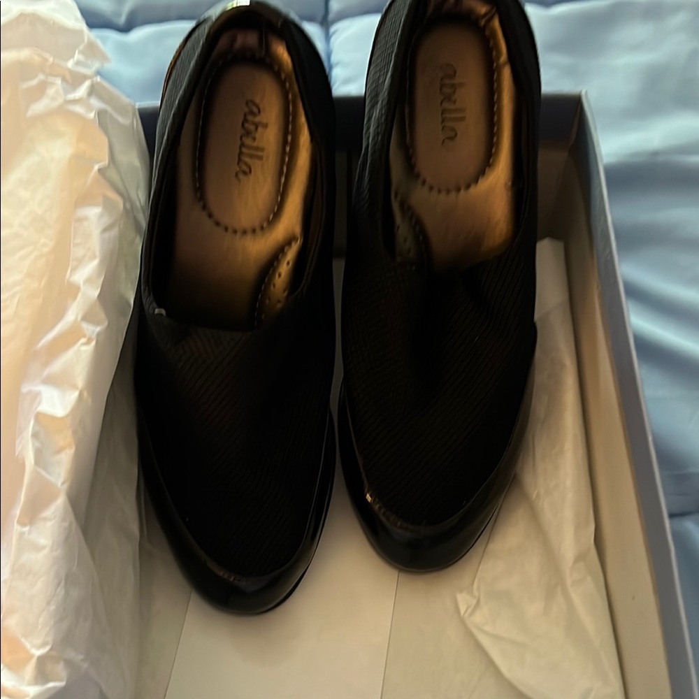 Dropped Price!! Abella Black Wedge Shoes